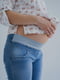 Сіро-блакитні джинси для вагітних з бандажною резинкою під животик | 6865707 | фото 2