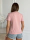 Темно-рожева футболка з об'ємним написом | 6871777 | фото 3