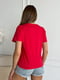 Червона бавовняна футболка з принтом та написом | 6871788 | фото 3