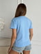 Блакитна бавовняна футболка з принтом та написом | 6871791 | фото 3