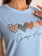 Блакитна бавовняна футболка з принтом та написом | 6871791 | фото 4