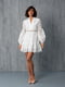 Белое кружевное платье с вырезом и пуговицами | 6873962 | фото 2