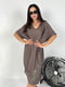 Практична темно-бежева сукня вільного крою з дизайнерською вишивкою | 6874259 | фото 2