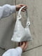 Біла сумка-багет з короткою ручкою | 6875175 | фото 3