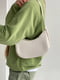 Біла сумка-багет з ремінцем-ланцюжком | 6875181