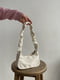 Біла сумка-багет з декоративними ланцюжками | 6875195 | фото 6
