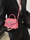 Рожева сумка крос-боді зі сріблястим декором | 6875349 | фото 8