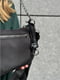 Чорна сумка крос-боді з ремінцем і ланцюжком | 6875436 | фото 4