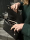 Чорна сумка крос-боді з маленькою ручкою | 6875462 | фото 9