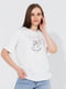 Біла бавовняна футболка з принтом | 6875751