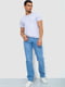 Прямые голубые джинсы с потертостями | 6888276 | фото 2