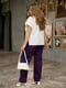 Біло-фіолетовий костюм: блуза з принтом та штани | 6889499 | фото 4